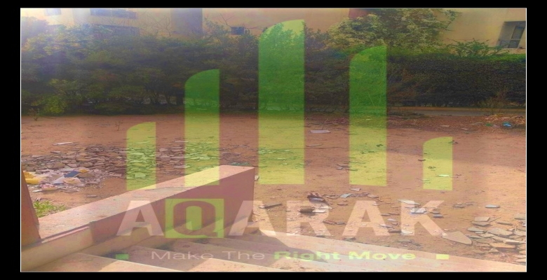 شقه 200 م بكمبوند حي الاشجار نصف تشطيب بالاضــافه الى حديقه 300 م 3 غرف + 3 حمام + ريسبشن 3 قطع + غرفه خزين نص تشطيب بالاضــافه الى حديقه 300 م العماره على 4 ادوار فقط العماره كامله الخدمات والمرافق على شارع رئيسى موقــع ممتــاز جدا يوجد لدينا مساحات مختل