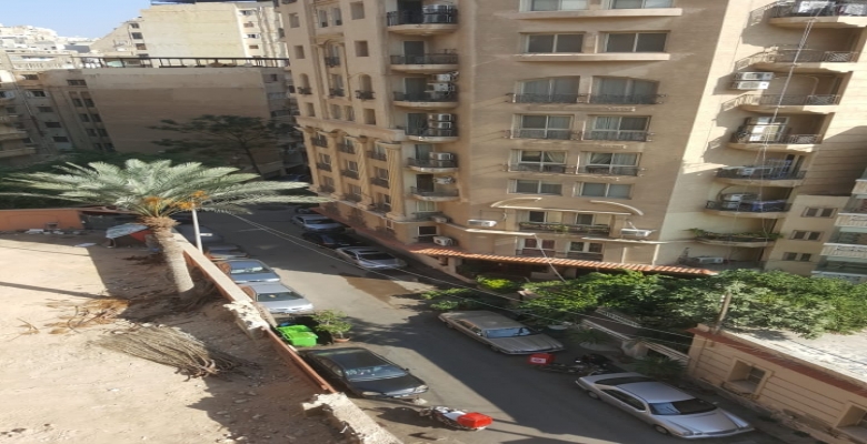 شقة مفروشة للايجار ٢٠٠متر برشدي غير مجروحة