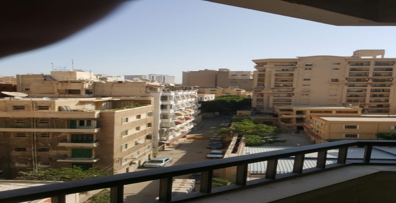 شقة مفروشة للايجار ٢٠٠متر برشدي غير مجروحة