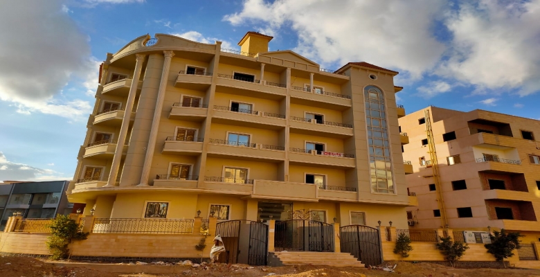 شقه للبيع بالتجمع كمباوند المستشارين