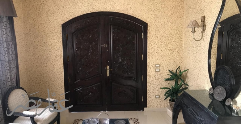 فيلا ثلاثة ادوار للبيع بالسادس من اكتوبر بسعر مغرى جدا