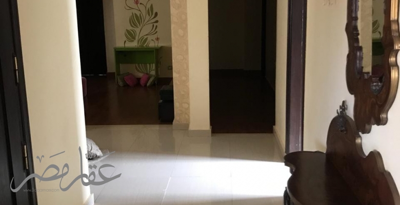 فيلا ثلاثة ادوار للبيع بالسادس من اكتوبر بسعر مغرى جدا