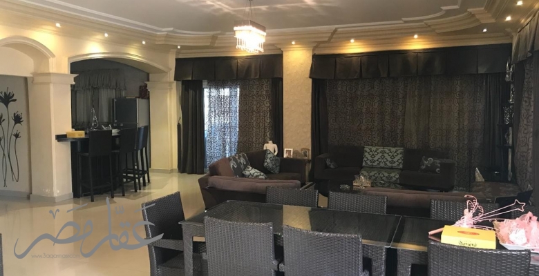 فيلا ثلاثة ادوار للبيع بالسادس من اكتوبر بسعر مغرى جدا