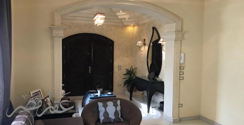 فيلا ثلاثة ادوار للبيع بالسادس من اكتوبر بسعر مغرى جدا