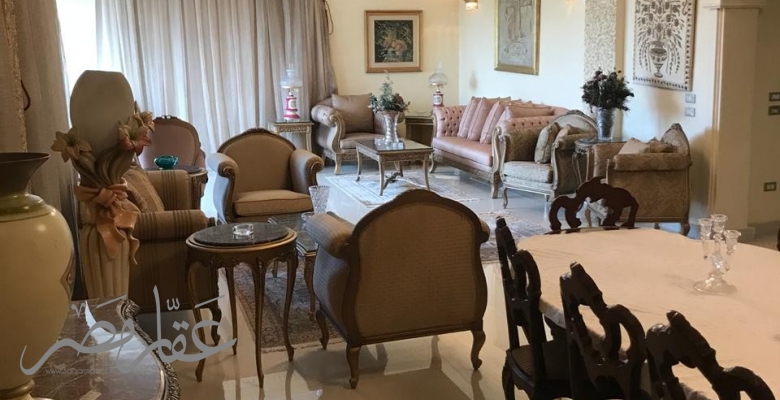 فيلا ثلاثة ادوار للبيع بالسادس من اكتوبر بسعر مغرى جدا