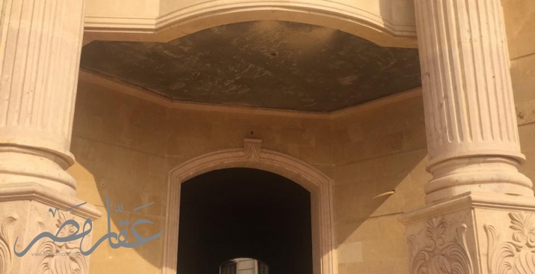 فيلا  وثلاثة طوابق للبيع بمدينة العبور تصلح سكنى او ادارى