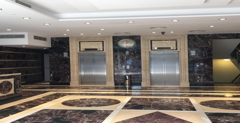 مكتب ادارى  يصلح لكبرى الشركات بموقع متميز بالمهندسين تشطيب الترا سوبر لوكس  