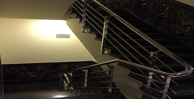 مكتب ادارى  يصلح لكبرى الشركات بموقع متميز بالمهندسين تشطيب الترا سوبر لوكس  