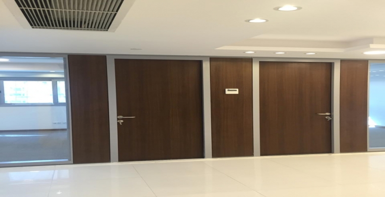 مكتب ادارى  يصلح لكبرى الشركات بموقع متميز بالمهندسين تشطيب الترا سوبر لوكس  