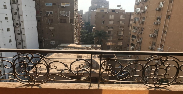 شقة للبيع او قانون جديد تشطيب الترا سوبر لوكس بالمهندسين مكونة من 3 غرف نوم و2 حمام وريسبشن كبير ومطبخ خ