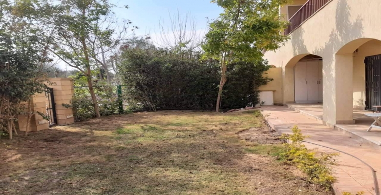 فيلا بفيو حديقة امامية وخلفية للبيع بمدينتى بسعر مغرى 