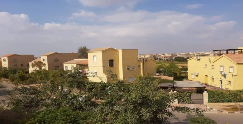 فيلا بفيو حديقة امامية وخلفية للبيع بمدينتى بسعر مغرى 