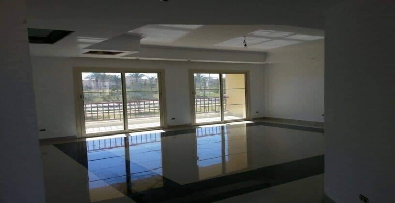 فيلا بفيو حديقة امامية وخلفية للبيع بمدينتى بسعر مغرى 