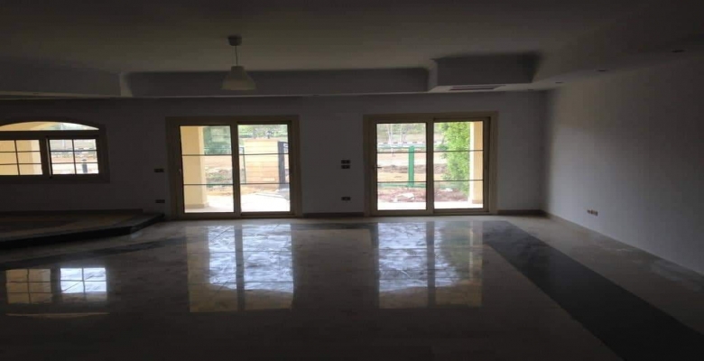 فيلا بفيو حديقة امامية وخلفية للبيع بمدينتى بسعر مغرى 