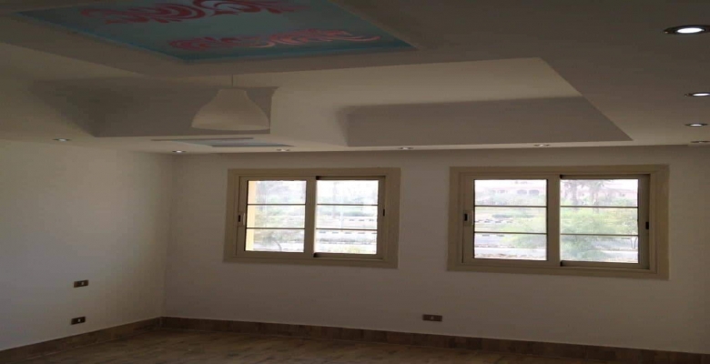 فيلا بفيو حديقة امامية وخلفية للبيع بمدينتى بسعر مغرى 