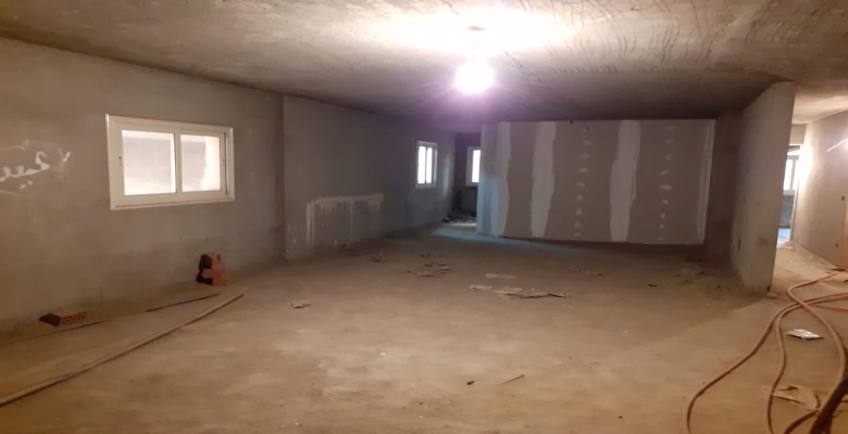 شقة للبيع بالعجوزة نصف تشطيب