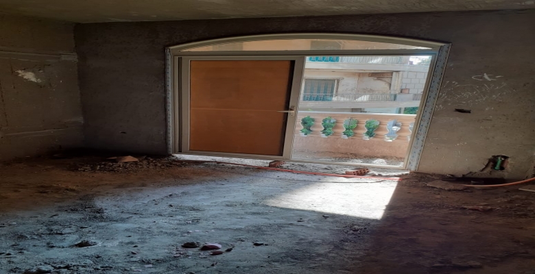 شقة للبيع بالعجوزة نصف تشطيب