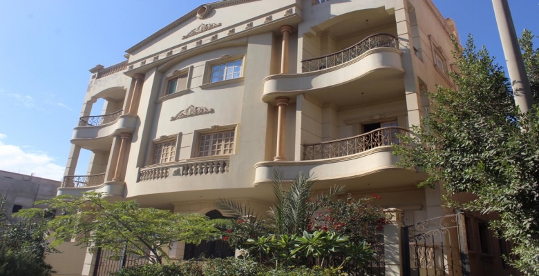 دوبلكس بمدخل خاص وحديقة خاصة بحى النرجس 