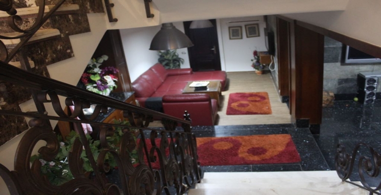 للبيع فيلا مستقله  بموقع مميز لا مثيل له أحلي فيو علي البحيره ولاند سكيب بالتجمع الخامس