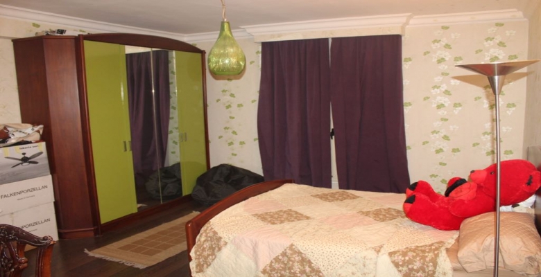 للبيع فيلا مستقله  بموقع مميز لا مثيل له أحلي فيو علي البحيره ولاند سكيب بالتجمع الخامس