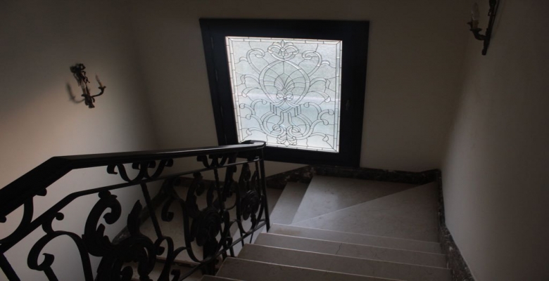 للبيع فيلا مستقله  بموقع مميز لا مثيل له أحلي فيو علي البحيره ولاند سكيب بالتجمع الخامس