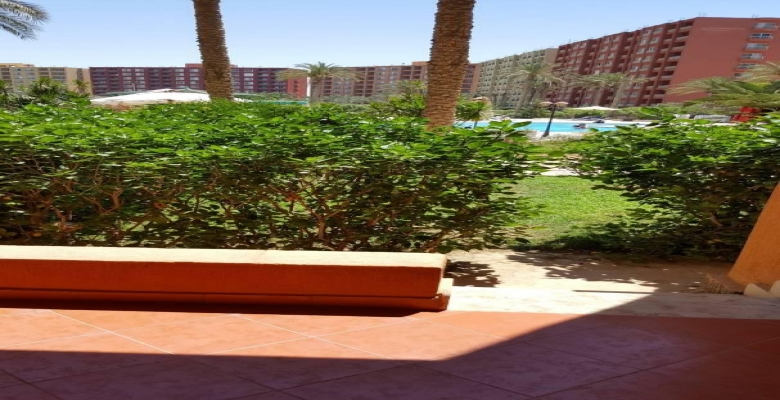 شاليه للايجار اليومى ببورتو جولف مارينا على حمام السباحة مباشرة 