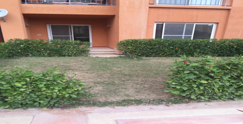 شاليه للايجار اليومى ببورتو جولف مارينا على حمام السباحة مباشرة 