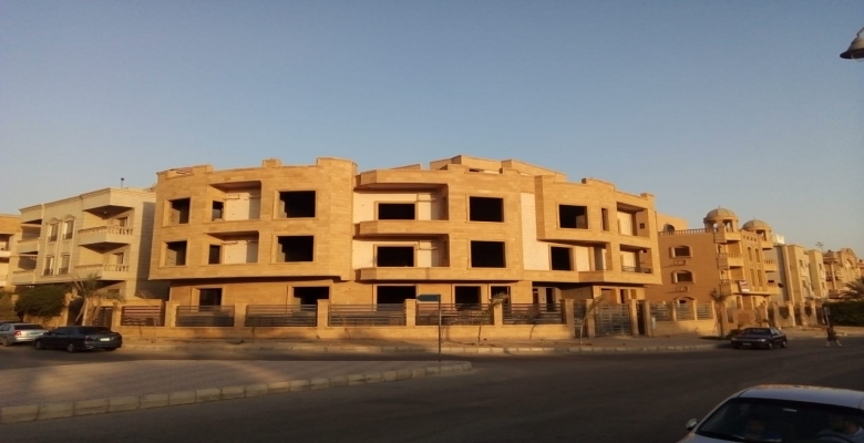 دوبلكس 600 متر للبيع بالتجمع الاول على شارع رئيسى واجهة بحرى 