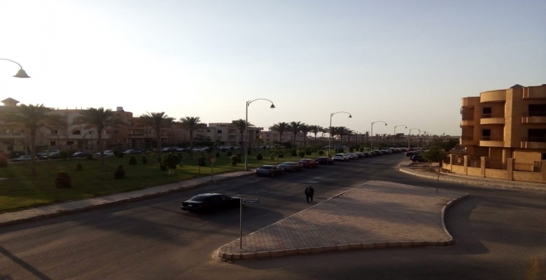 شقة 240 متر للبيع بكمبوند النخيل على شارع رئيسى واجهة بحرى