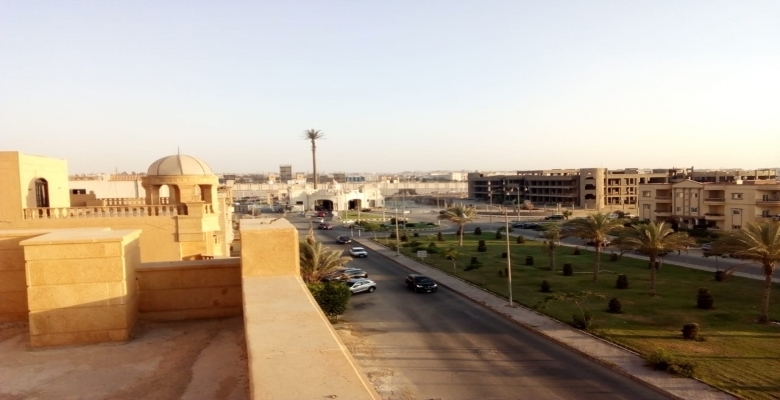 شقة 240 متر للبيع بكمبوند النخيل على شارع رئيسى واجهة بحرى