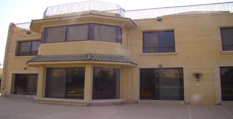 فيلا للبيع الطريق الصحراوى - وادى النخيل