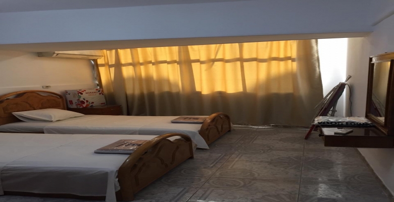 شقة  مفروشة للايجار بالزمالك مكونة من غرفتين نوم  +1 حمام  وريسبشن كبير ومطبخ