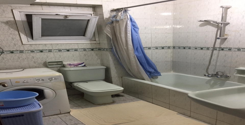 شقة  مفروشة للايجار بالزمالك مكونة من غرفتين نوم  +1 حمام  وريسبشن كبير ومطبخ