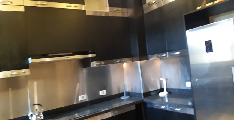 شقة للبيع تطل علي النيل في عبد العزيز ال سعود  تشطيب اكسترا سوبر لوكس مكيفة بالكامل مساحة 120 متر