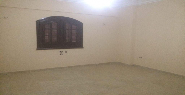 للإيجار شقة ١٧٠ متر بالحى السابع الشيخ زايد