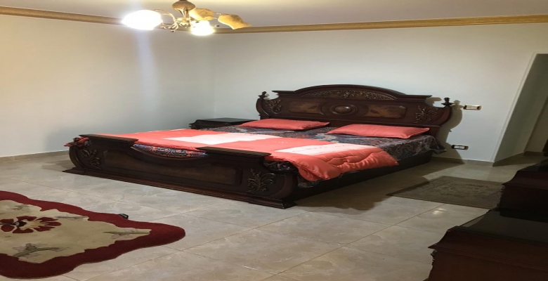 شقة مفروشة للايجار بالشيخ زايد مكونة من 3 غرف نوم و2 حمام وريسبشن كبير ومطبخ قريبة من كل الخدمات