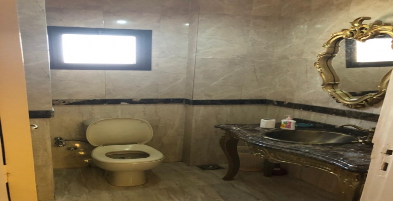 شقه للبيع بميدان لبنان بالفرش