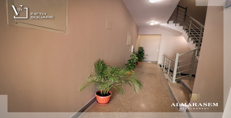 شقة تشطيب سوبر لوكس للبيع في كمبوند Fifth Square في التجمع الخامس – شارع التسعين الشمالي بمقدم 10%