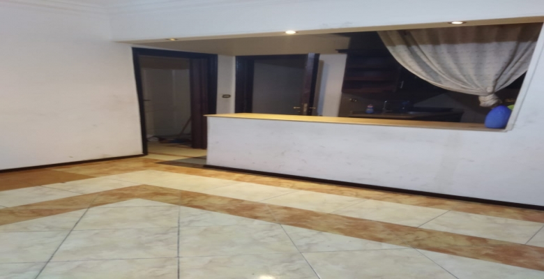 شقه بدون فرش للايجار بالزمالك