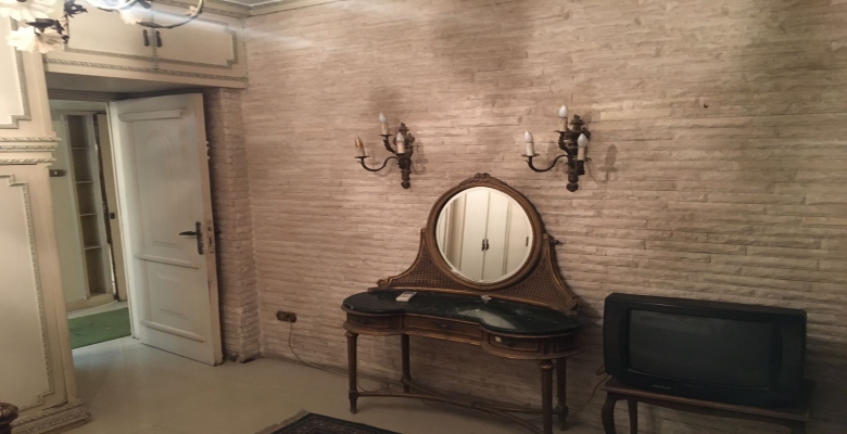 شقه للايجار على النيل فى الزمالك / Apartment for rent on the Nile in Zamalek.