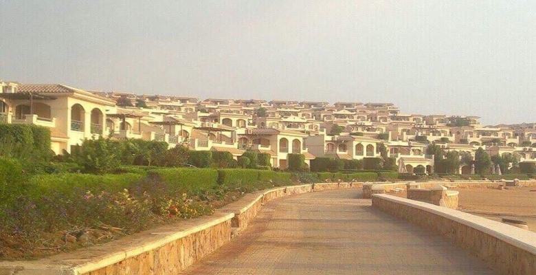 فيلا للايجار في قرية لافيستا بالعين السخنه 4 غرف