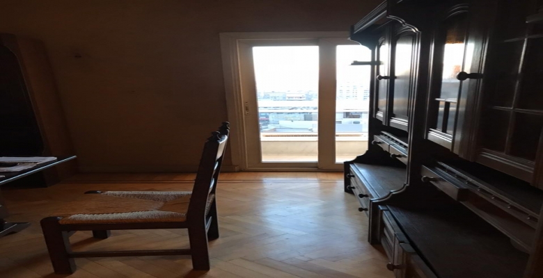 شقه للبيع في شارع مكة بالدقي/ algomhoria