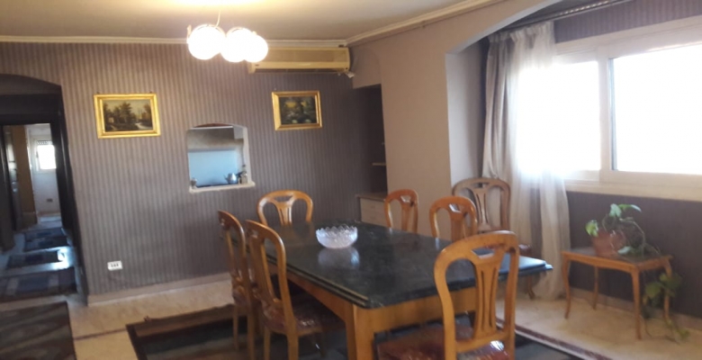 شقه للبيع على نادي الصيد مباشرة