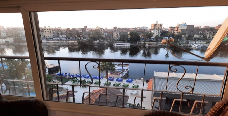 شقه للايجار على النيل بالزمالك