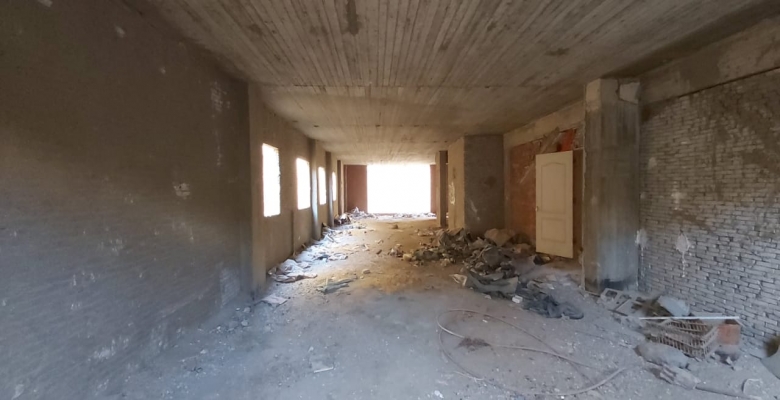 ارضي منخفض بأرقي  مناطق التجمع الخامس مساحته 235م و120 م حديقه خلفيه