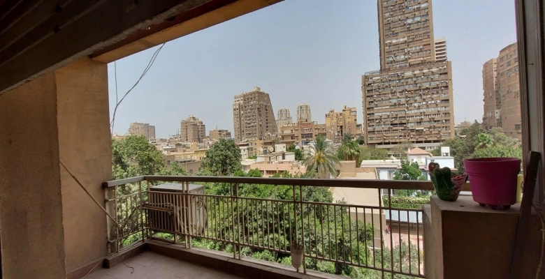 شقة للبيع بموقع مميز بالزمالك و للايجار 1300$ / An apartment is for sale in Zamalek in a prime location and for rent for 1300 USD