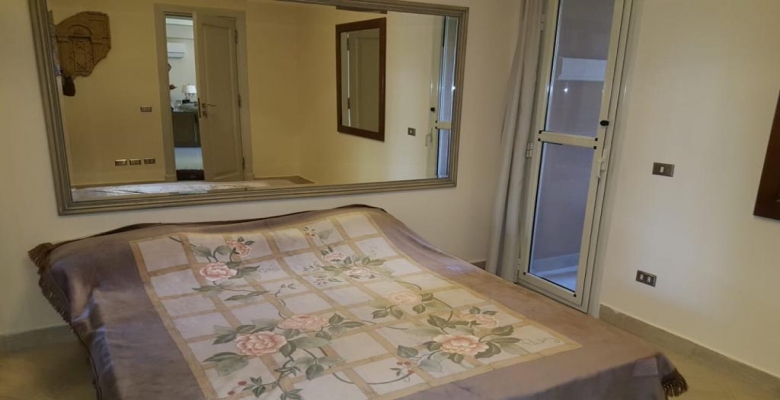 شقة مفروشة للايجار الفيو بيطل علي الحديقة موقع مميز في الشيخ زايد الشقة مكونة من 2 غرفة نوم و2 حمام وريسبشن كبير  ومطبخ مجهز بالكامل قريب من كل الخدمات