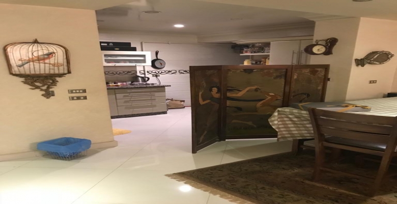 شقة مفروشة للايجار الفيو بيطل علي الحديقة موقع مميز في الشيخ زايد الشقة مكونة من 2 غرفة نوم و2 حمام وريسبشن كبير  ومطبخ مجهز بالكامل قريب من كل الخدمات