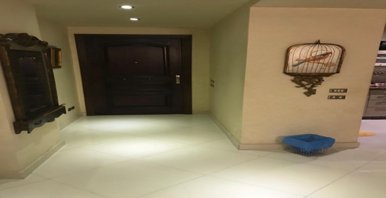 شقة مفروشة للايجار الفيو بيطل علي الحديقة موقع مميز في الشيخ زايد الشقة مكونة من 2 غرفة نوم و2 حمام وريسبشن كبير  ومطبخ مجهز بالكامل قريب من كل الخدمات