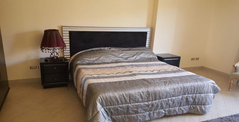 شقة مفروشة للايجار الفيو بيطل علي الحديقة موقع مميز في الشيخ زايد الشقة مكونة من 2 غرفة نوم و2 حمام وريسبشن كبير  ومطبخ مجهز بالكامل قريب من كل الخدمات